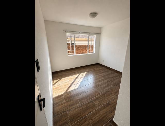 2 BEDROOM SECTIONAL TITLE FOR SALE IN KENLEAF
